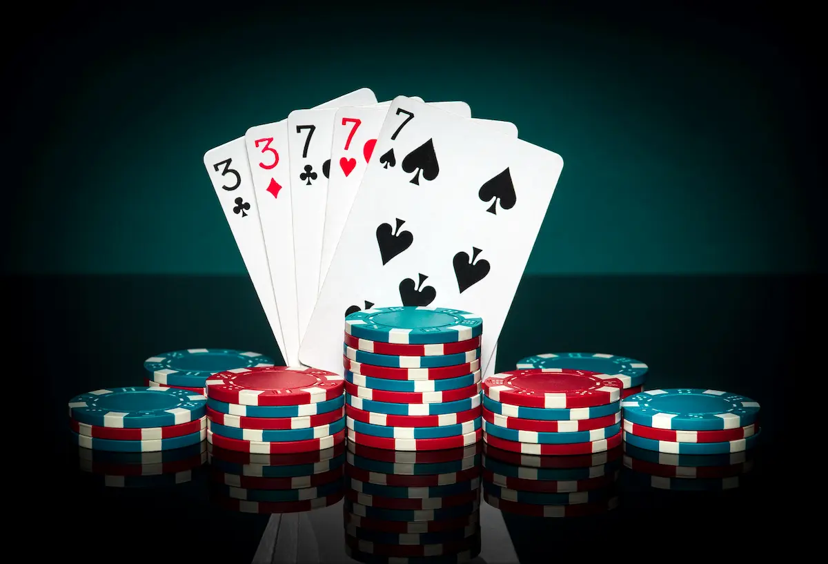 Tìm hiểu chi tiết Rake là gì trong Poker cho người mới 4 Hiểu Rake là gì trong Poker để biết vai trò
